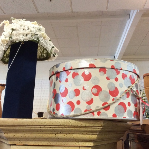 5lb Surprise Vintage GLAMOUR Box - Bday?! - Picture 5 of 15